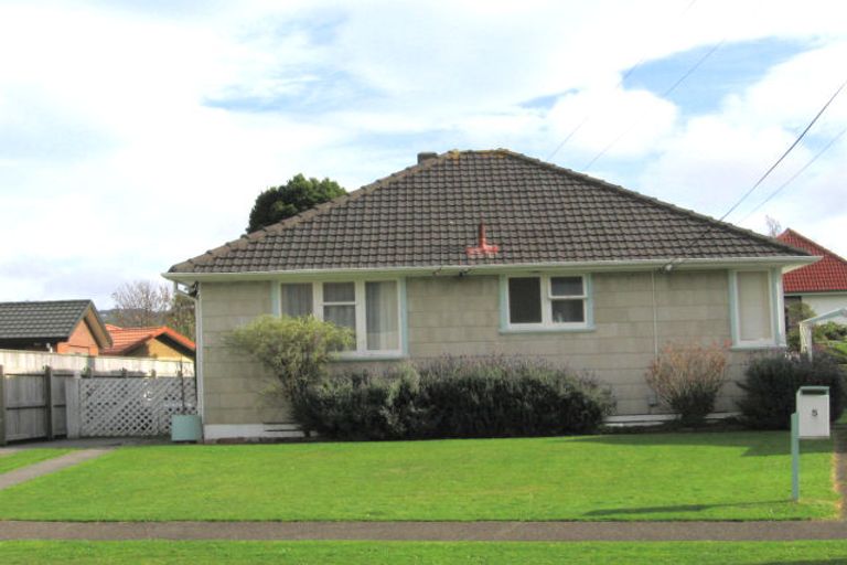Photo of property in 5 Mcbain Grove, Avalon, Lower Hutt, 5011