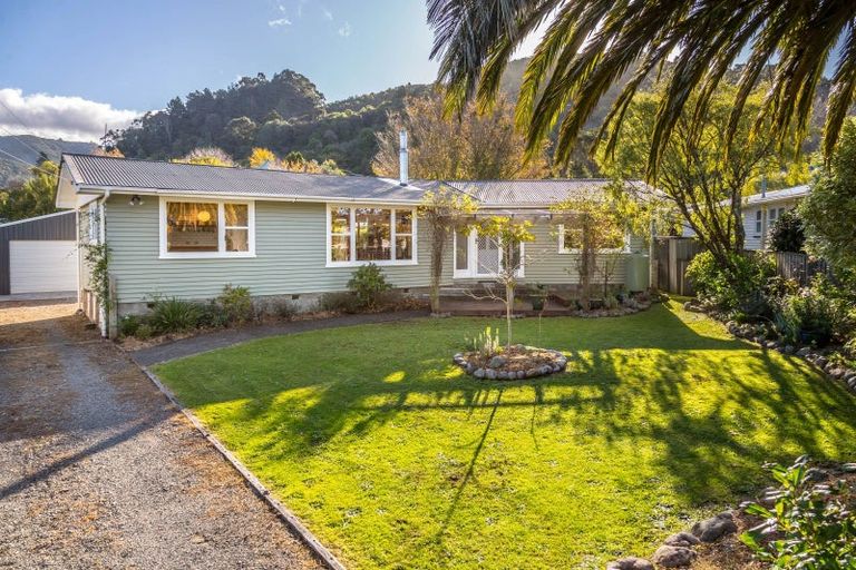 Photo of property in 9 Card Crescent, Featherston, 5710