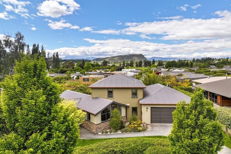 Photo of property in 8 Stonebridge Close, Wanaka, 9305