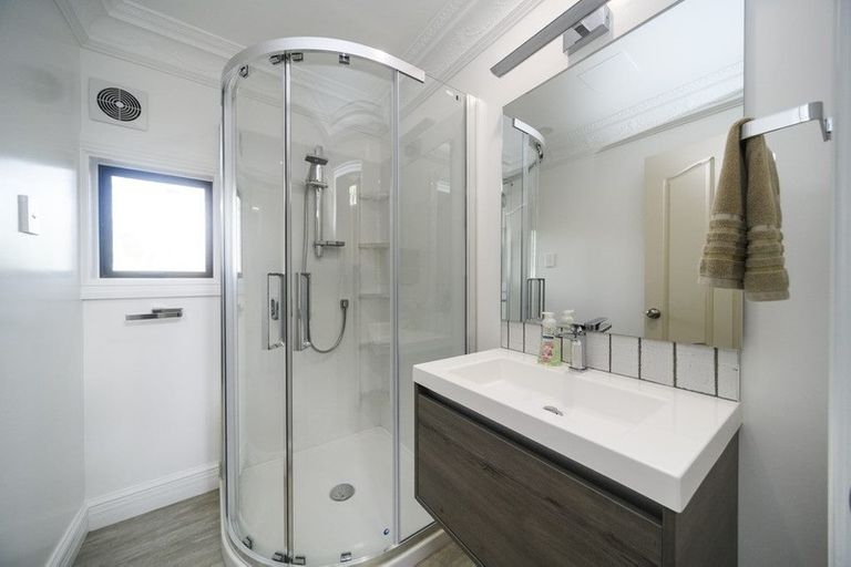 Photo of property in 21 Springdale Grove, Fitzherbert, Palmerston North, 4410