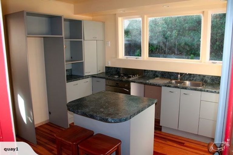 Photo of property in 25 Montreal Grove, Kingston, Wellington, 6021