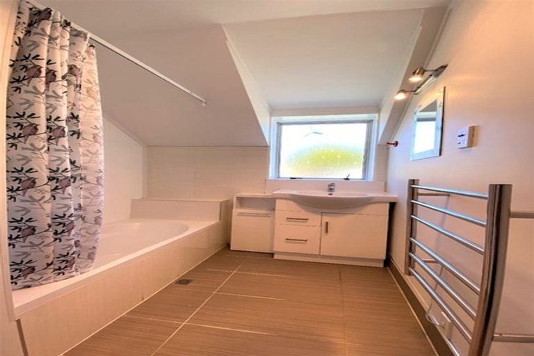 Photo of property in 7 Hollydale Grove, Churton Park, Wellington, 6037