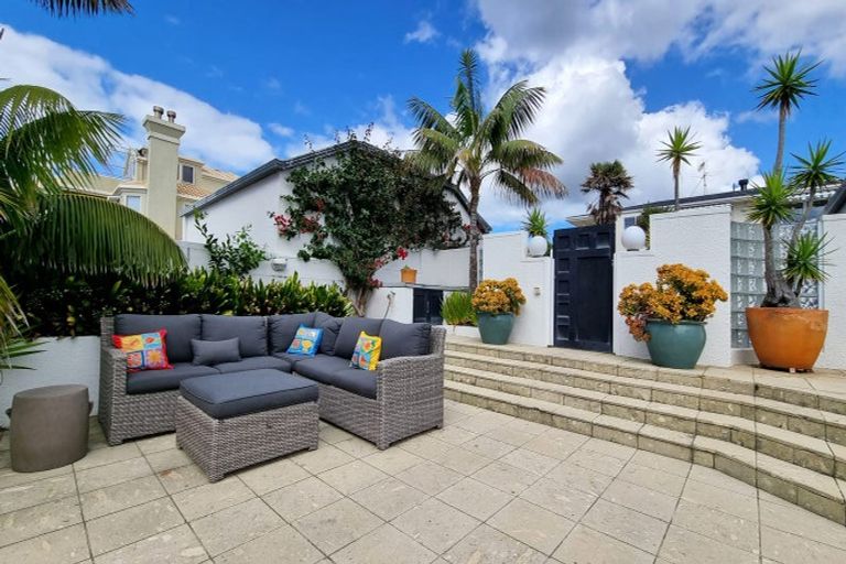 Photo of property in 2/15 Craig Road, Milford, Auckland, 0620