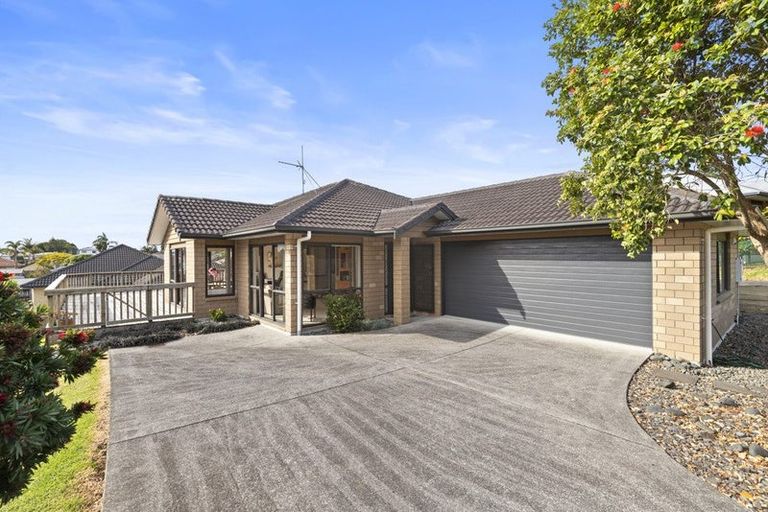 Photo of property in 54 Puriri Road, Pukekohe, 2120