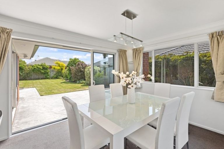 Photo of property in 3 Belgrove Place, Parklands, Christchurch, 8083