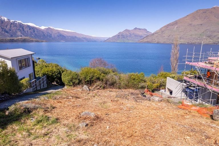 Photo of property in 64 Cedar Drive, Kelvin Heights, Queenstown, 9300