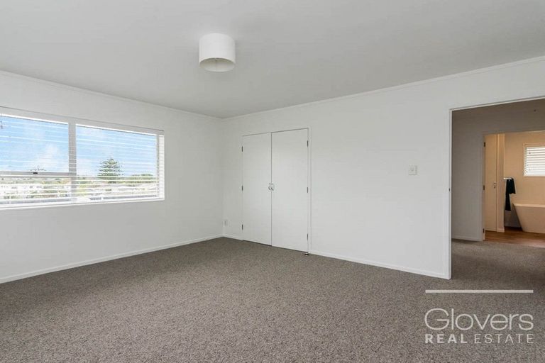 Photo of property in 1/81 West Coast Road, Glen Eden, Auckland, 0602