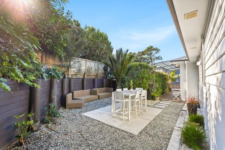 Photo of property in 24 Edgerton Road, Te Atatu Peninsula, Auckland, 0610