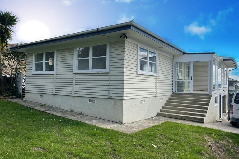 Photo of property in 26 Orams Road, Hillpark, Auckland, 2102