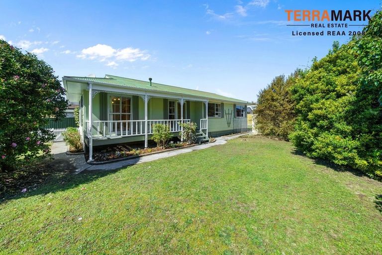 Photo of property in 54 Hartford Crescent, Totara Park, Upper Hutt, 5018