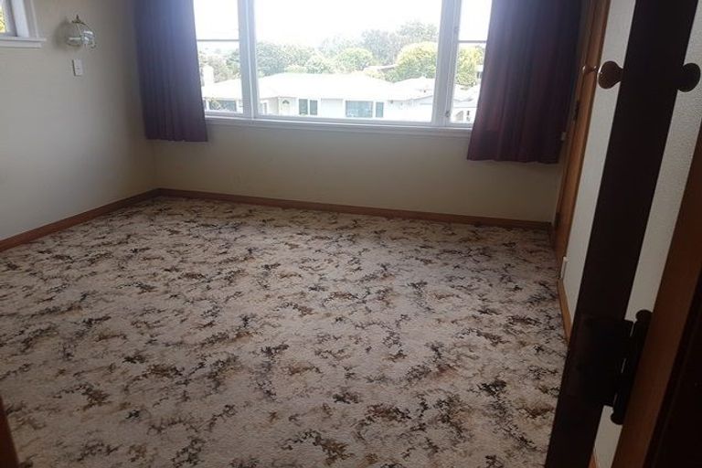 Photo of property in 2 Luton Street, Hokowhitu, Palmerston North, 4410
