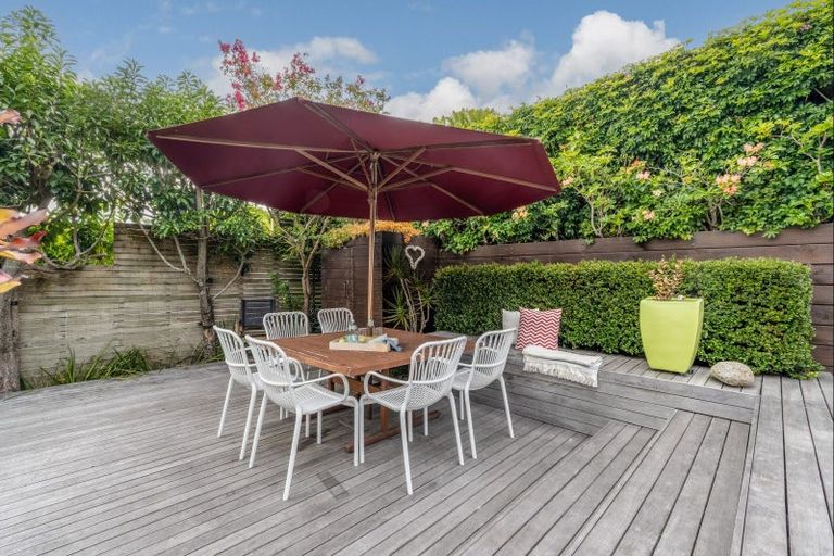 Photo of property in 3 Trident Place, Shelly Park, Auckland, 2014