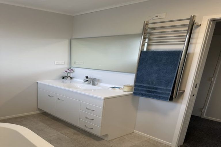 Photo of property in 121 Awaroa Road, Helensville, 0800