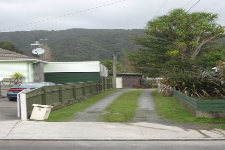 Photo of property in 8 Lowry Crescent, Stokes Valley, Lower Hutt, 5019