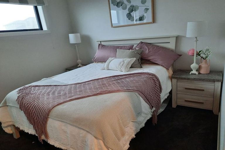 Photo of property in 11 Queen Charlotte Drive, Aotea, Porirua, 5024