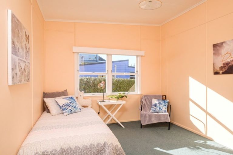 Photo of property in 15 Makorori Beach Road, Makorori, Gisborne, 4073