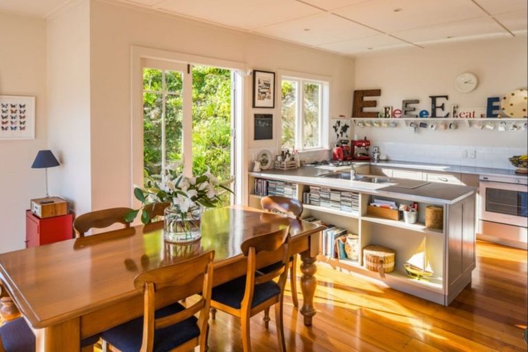 Photo of property in 277 Muritai Road, Eastbourne, Lower Hutt, 5013