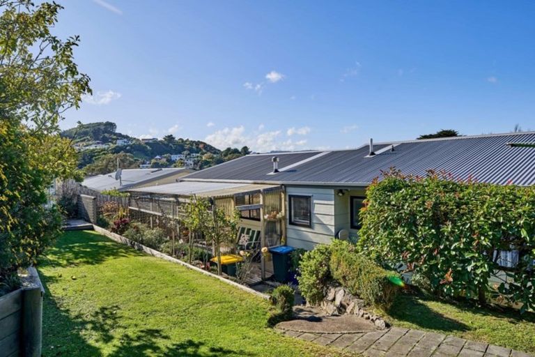 Photo of property in 75 Omapere Street, Whitby, Porirua, 5024