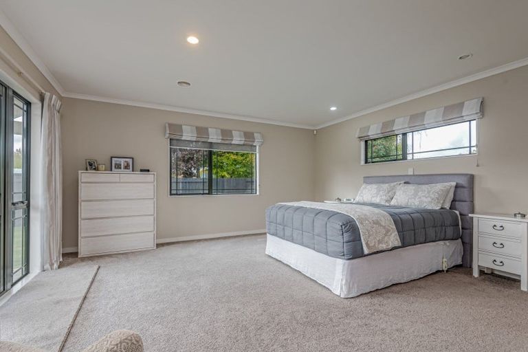 Photo of property in 19 Strachan Way, Highbury, Palmerston North, 4412