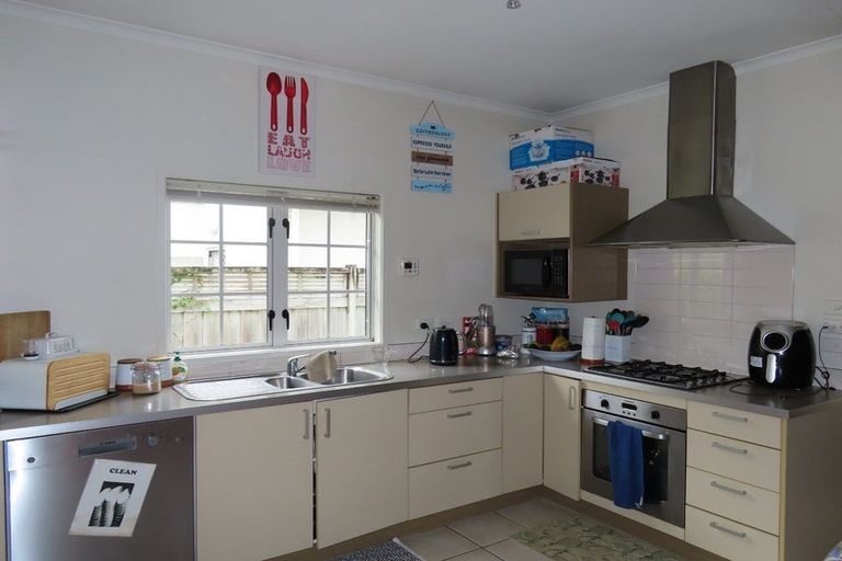 Photo of property in 27 Mulvaney Crescent, Henderson, Auckland, 0612