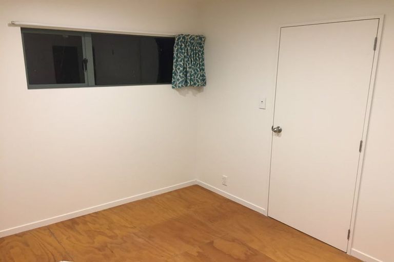 Photo of property in 17a Barker Rise, Northcross, Auckland, 0632