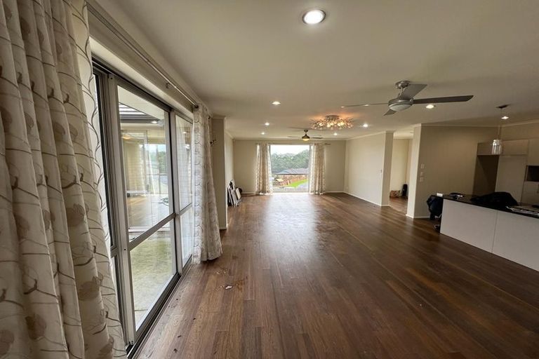 Photo of property in 78 Tiriwa Drive, Massey, Auckland, 0614