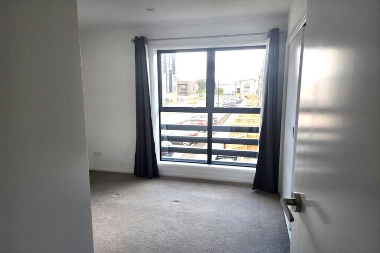 Photo of property in 40 Rauemi Way, Te Atatu South, Auckland, 0610