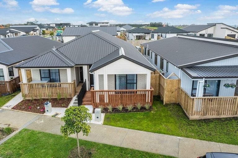Photo of property in 15a Tributary Parade, Karaka, Papakura, 2113