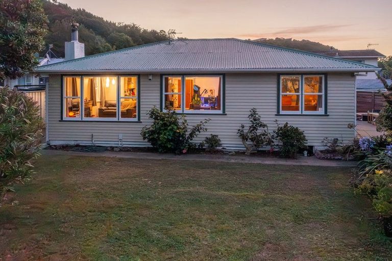 Photo of property in 4 Brazier Grove, Paraparaumu, 5032