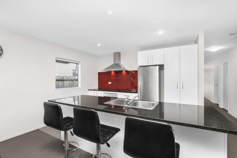 Photo of property in 98 Popokatea Drive, Takanini, 2112