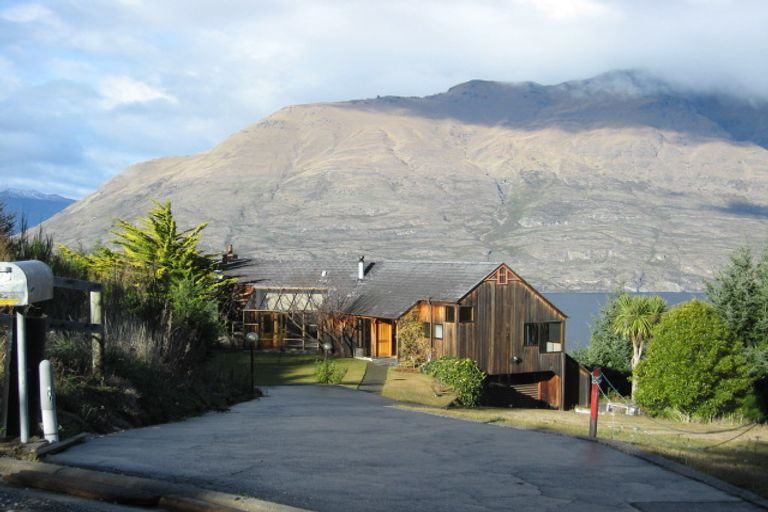 Photo of property in 24 Miller Place, Sunshine Bay, Queenstown, 9300