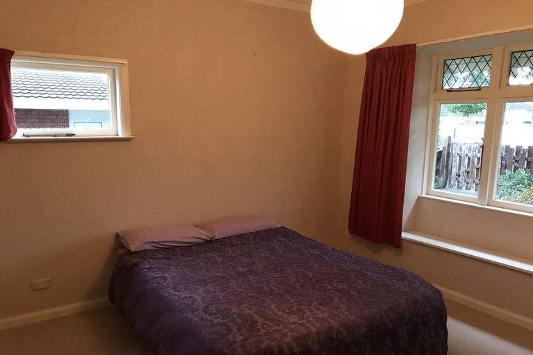 Photo of property in 11 Pahiatua Street, Hokowhitu, Palmerston North, 4410