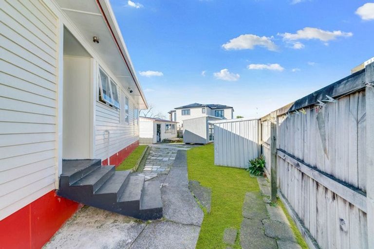 Photo of property in 78 Raglan Street, Mangere East, Auckland, 2024