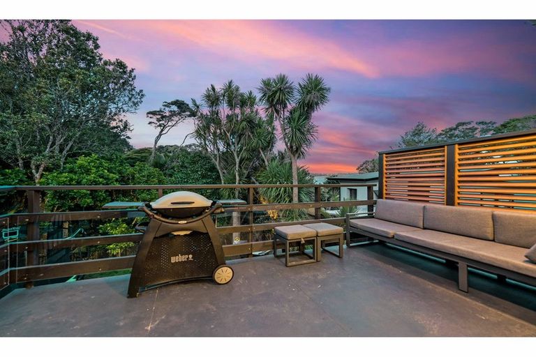 Photo of property in 105 Wood Bay Road, Titirangi, Auckland, 0604