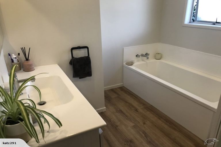 Photo of property in 64 Grace Crescent, Richmond Heights, Taupo, 3330