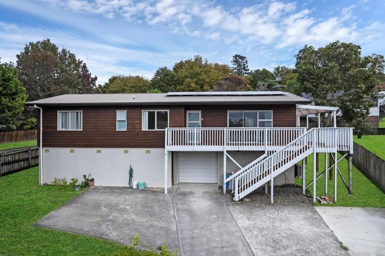 Photo of property in 2 Talmar Place, Massey, Auckland, 0614