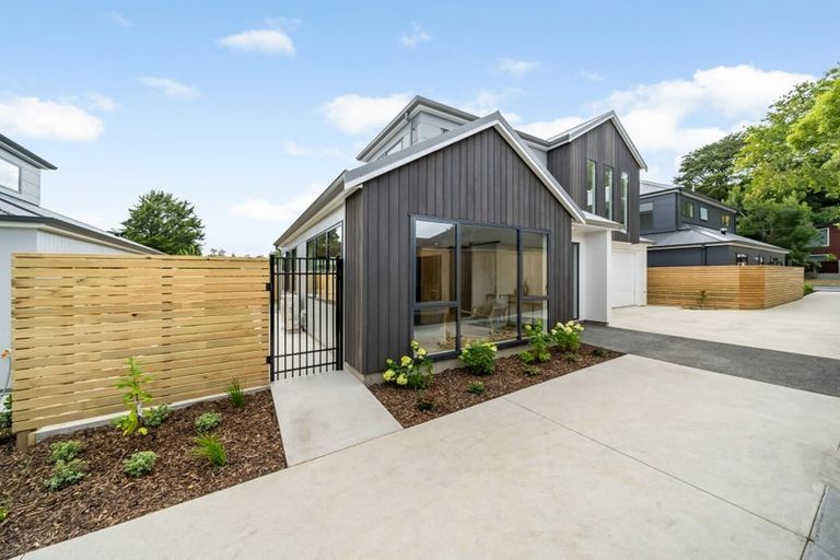 Photo of property in 47b Heretaunga Square, Silverstream, Upper Hutt, 5019