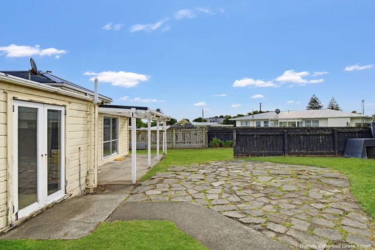 Photo of property in 4 Ashton Terrace, Castlecliff, Whanganui, 4501