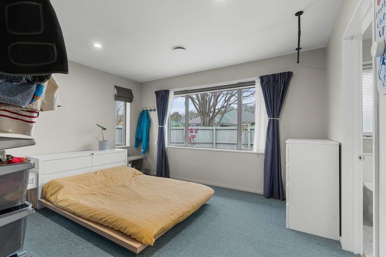 Photo of property in 8 Providence Place, Redwood, Christchurch, 8051