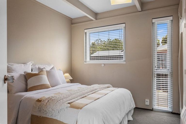 Photo of property in 19 Kent Lodge Avenue, Avonhead, Christchurch, 8042