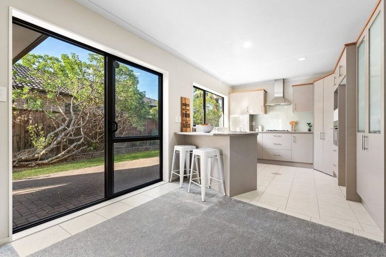 Photo of property in 52 Brookwood Drive, Henderson, Auckland, 0612