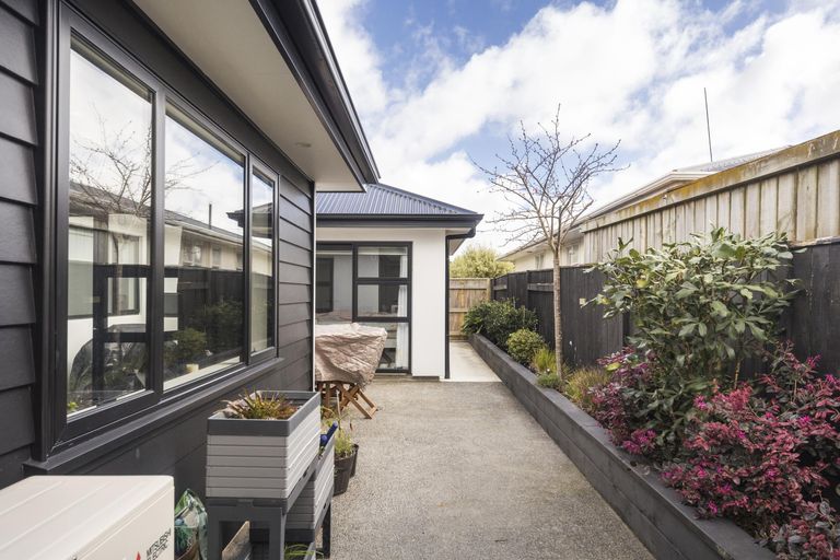 Photo of property in 24a Roberts Line, Kelvin Grove, Palmerston North, 4414