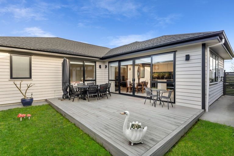 Photo of property in 64 Accolage Boulevard, Kumeu, 0810