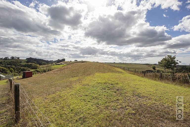 Photo of property in 231 Taiapa Road, Muriwai, Waimauku, 0881