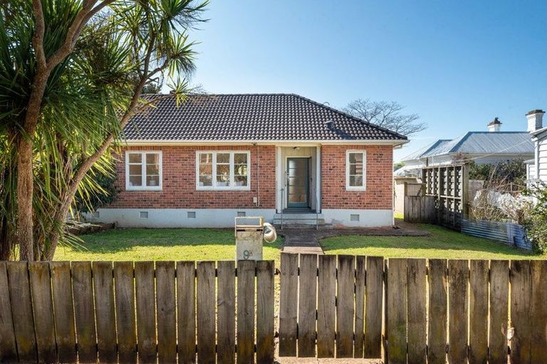 Photo of property in 9f Kerr Street, Devonport, Auckland, 0624