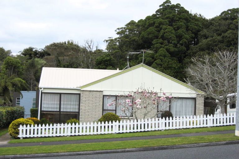 Photo of property in 34 Riversdale Drive, Merrilands, New Plymouth, 4312