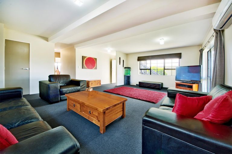 Photo of property in 5 Stockton Place, Glendene, Auckland, 0602