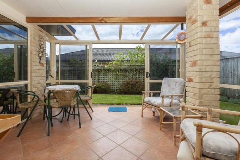 Photo of property in 90 Realm Drive, Paraparaumu, 5032