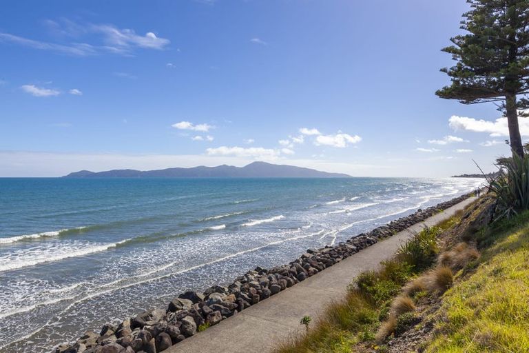 Photo of property in 9b The Esplanade, Raumati South, Paraparaumu, 5032