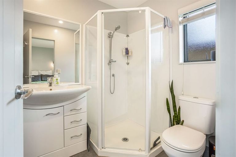 Photo of property in 68 South Kensington Way, Henderson, Auckland, 0612